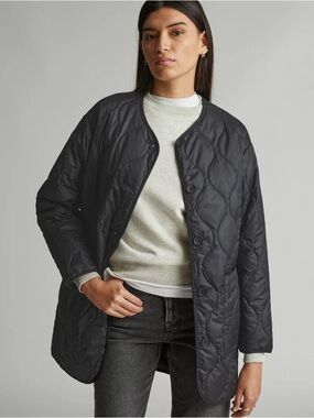Everlane ReNew Quilted Mid-Length Liner